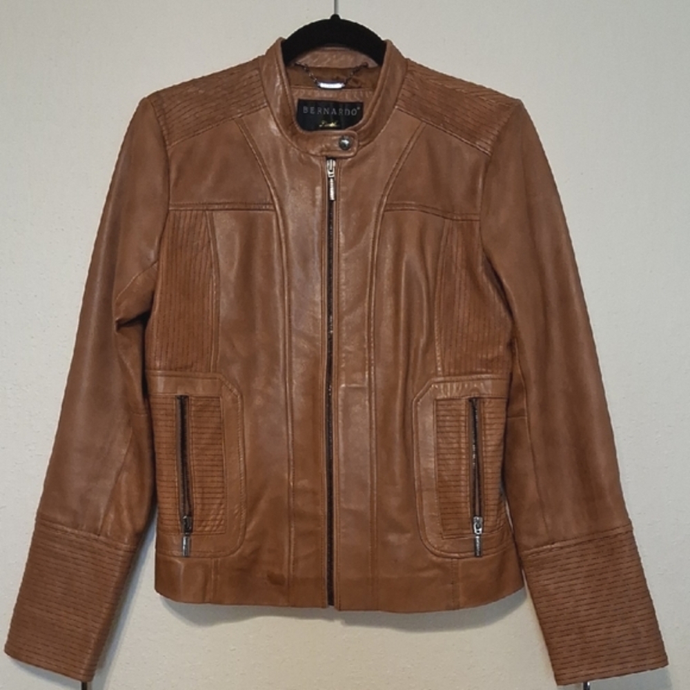MAKE ME AN OFFER ! UNISEX BERNARDO New York Cropped  Leather Unisex Jacket  (M)